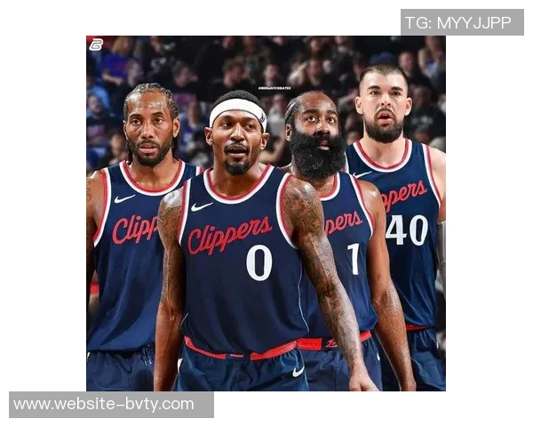 鲍威尔自嘲年纪大队友称叔叔实际上与年轻球员仅差一岁