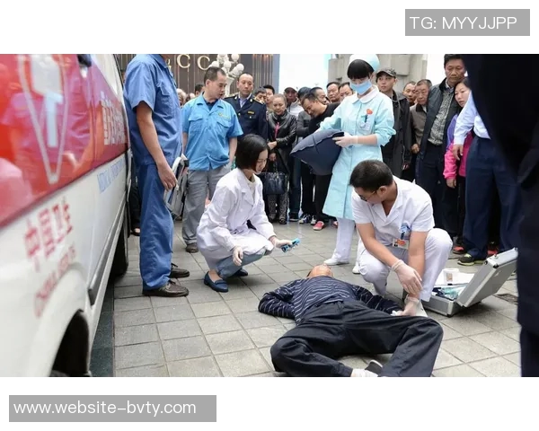 离谱事件！塞内加尔三名球员赛中突发不适紧急送医引发关注